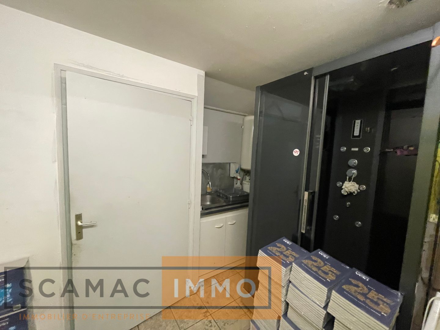 local commercial de 400m², Dammarie-les-Lys (Seine-et-Marne)