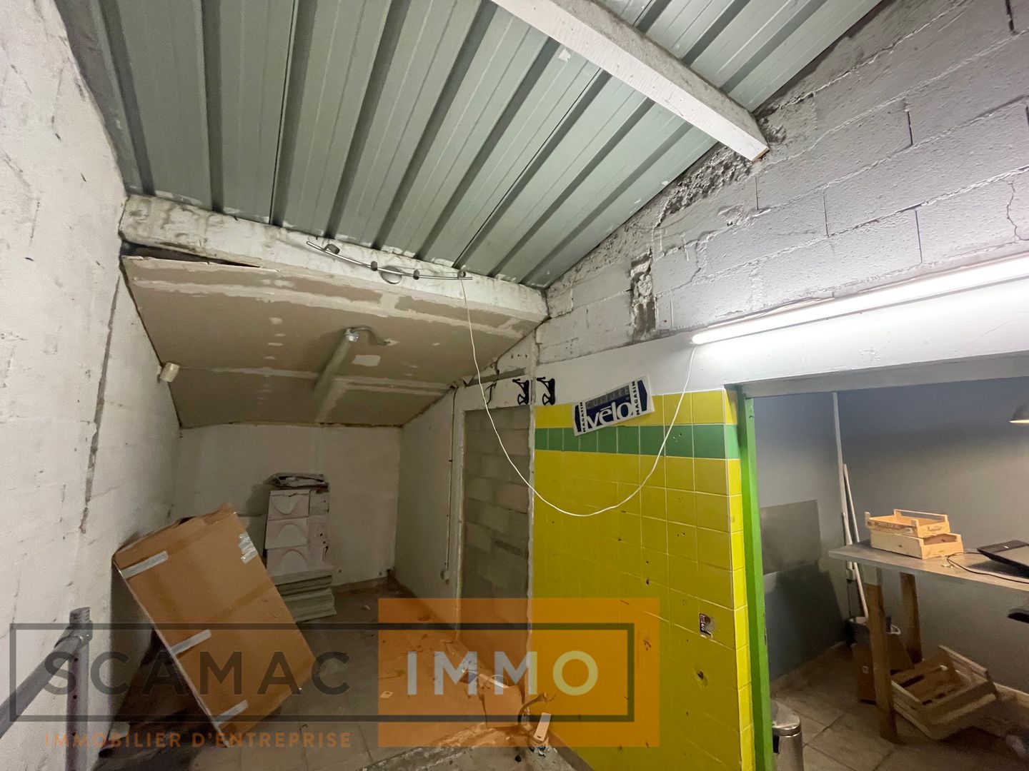 local commercial de 400m², Dammarie-les-Lys (Seine-et-Marne)