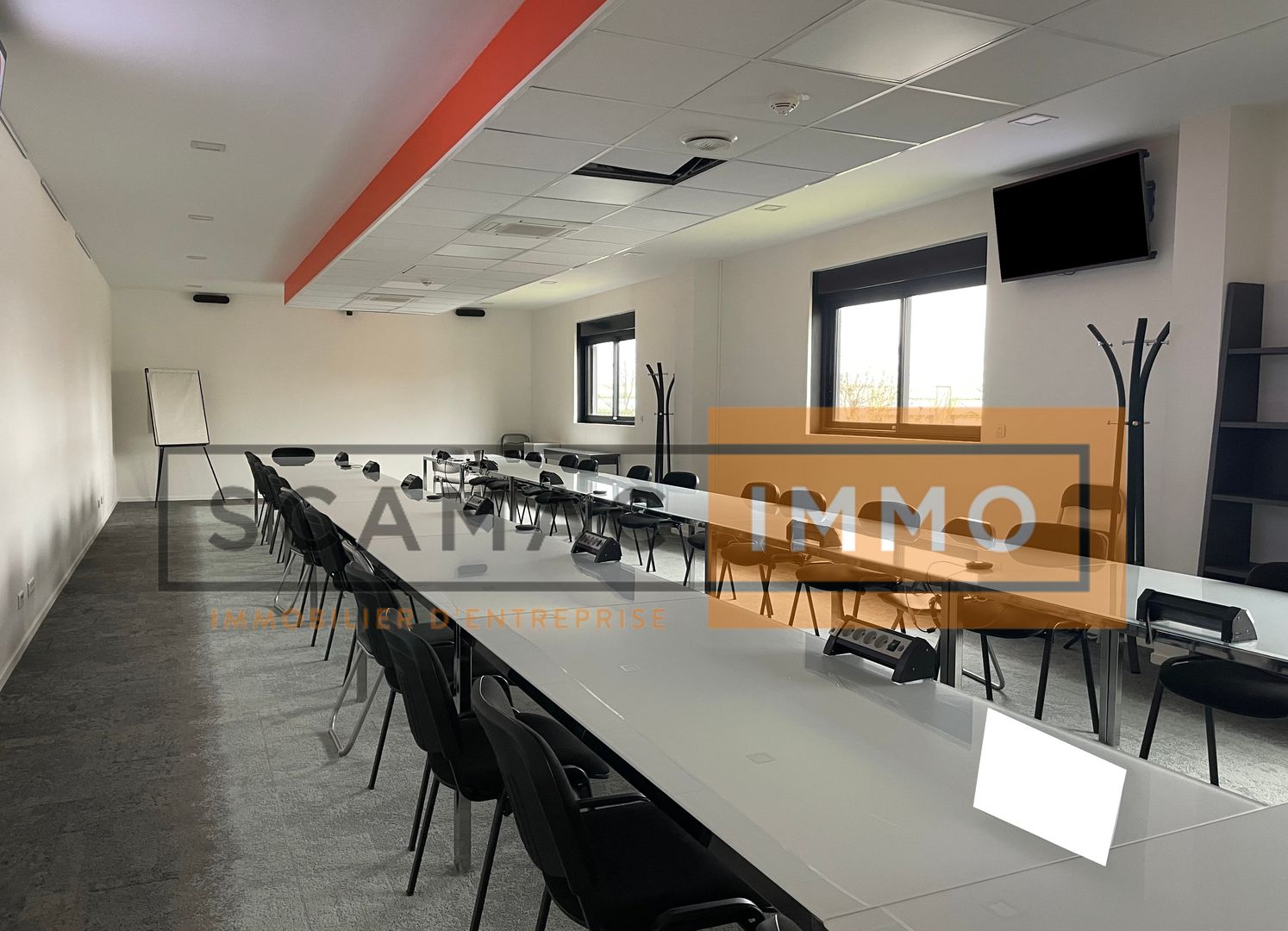 local d'activités de 4&nbsp;638m², Saint-Thibault-des-Vignes (Seine-et-Marne)