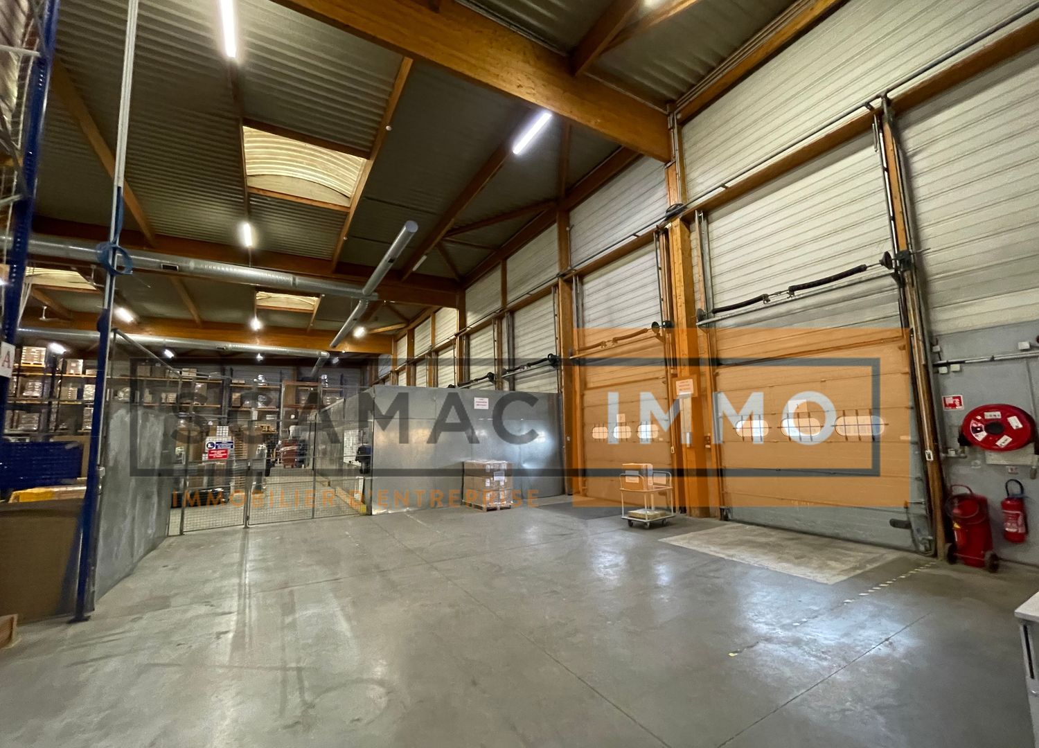 local d'activités de 4&nbsp;638m², Saint-Thibault-des-Vignes (Seine-et-Marne)