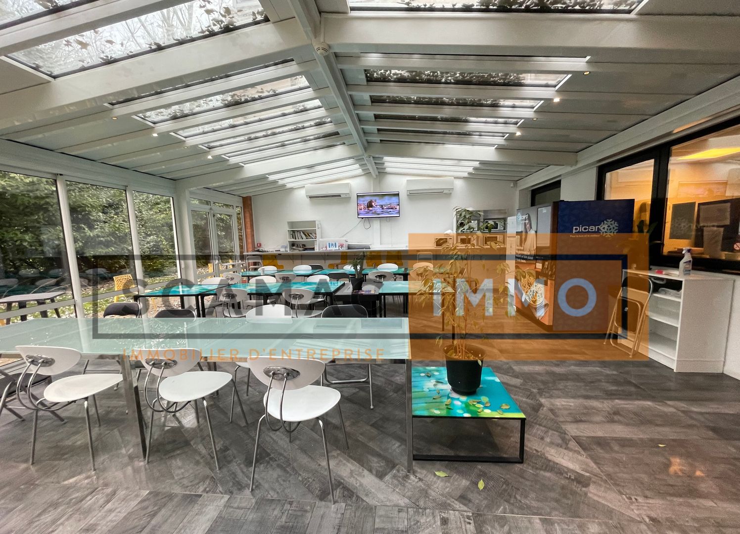 local d'activités de 4&nbsp;638m², Saint-Thibault-des-Vignes (Seine-et-Marne)