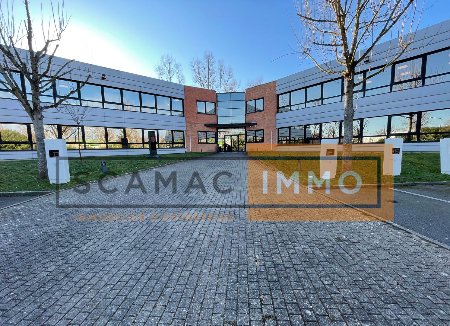 local d'activités de 4&nbsp;638m², Saint-Thibault-des-Vignes (Seine-et-Marne)
