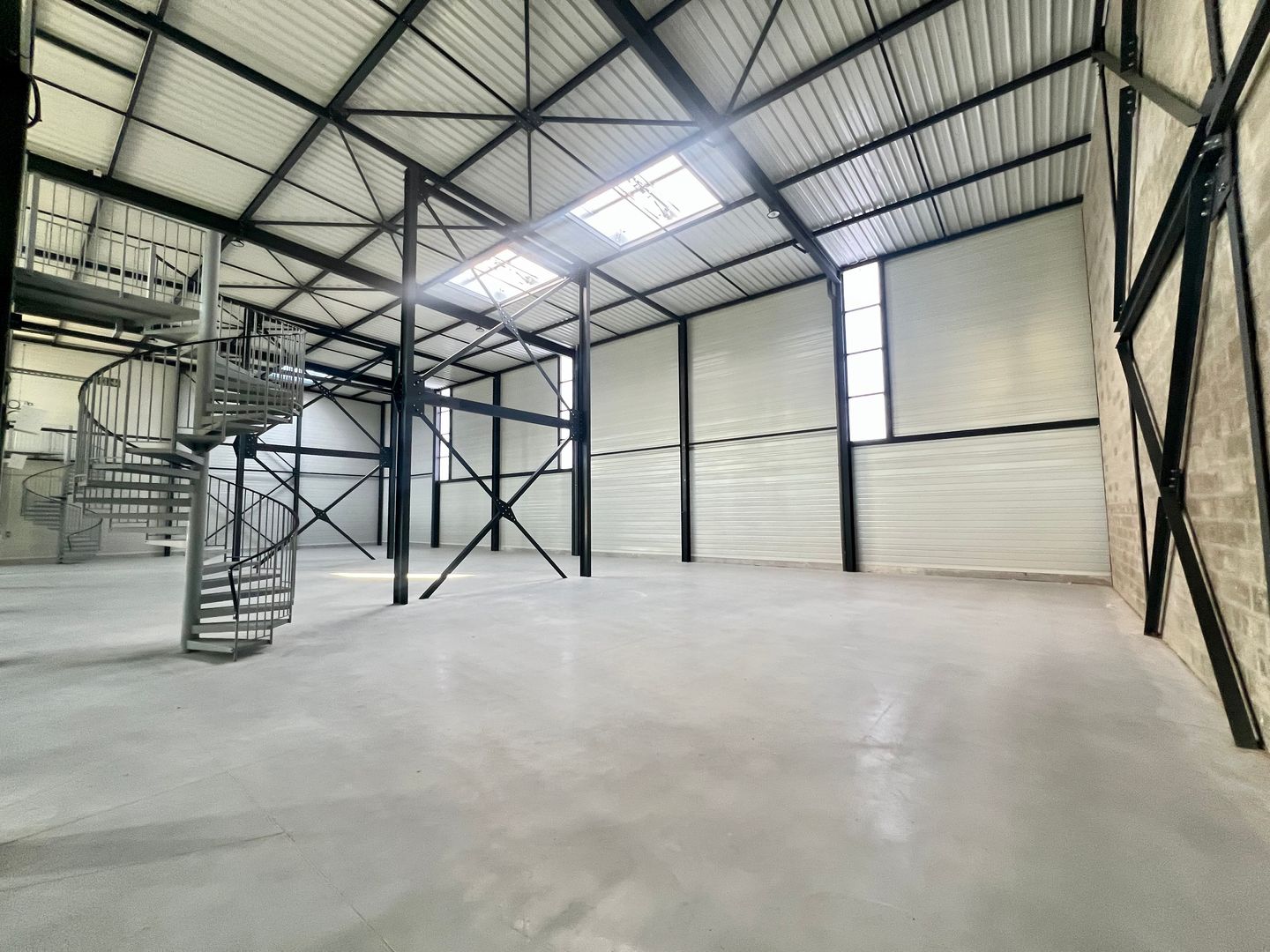 Local d'activités de 640 m², Longperrier