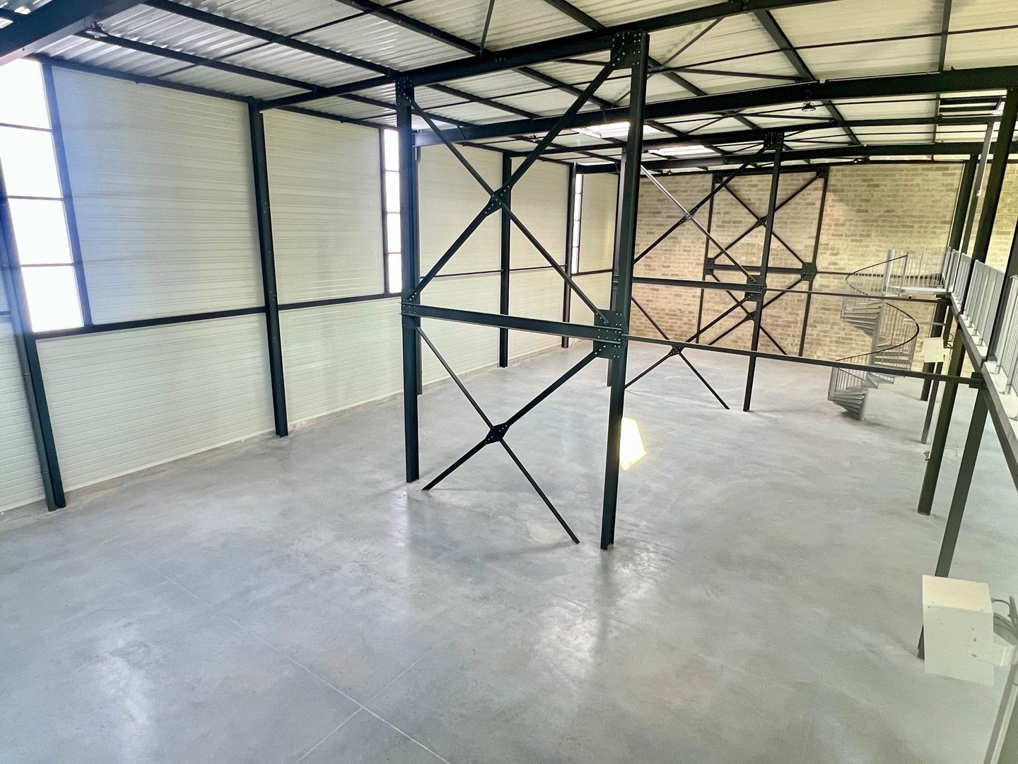 Local d'activités de 1 661 m², Longperrier