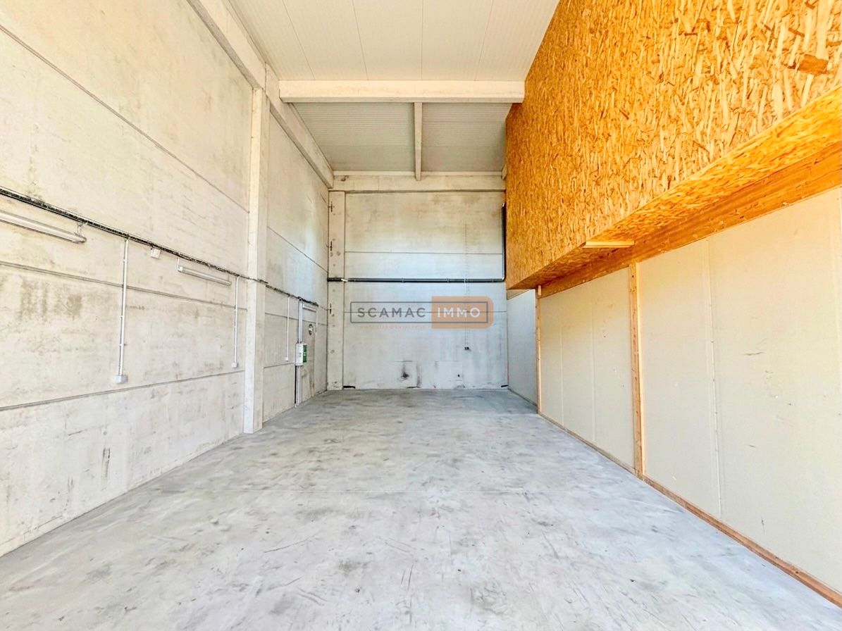 entrepôt de 120m², Le Muy (Var)