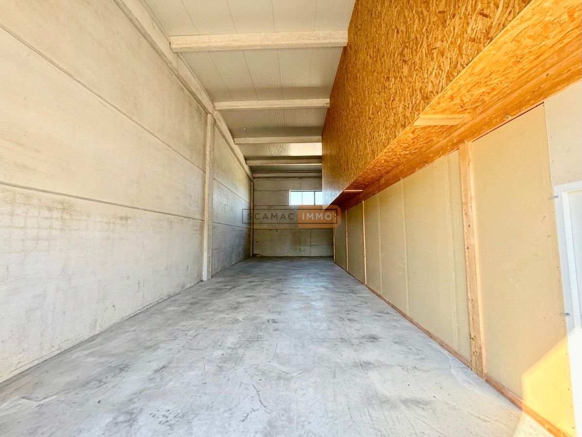 entrepôt de 120m², Le Muy (Var)