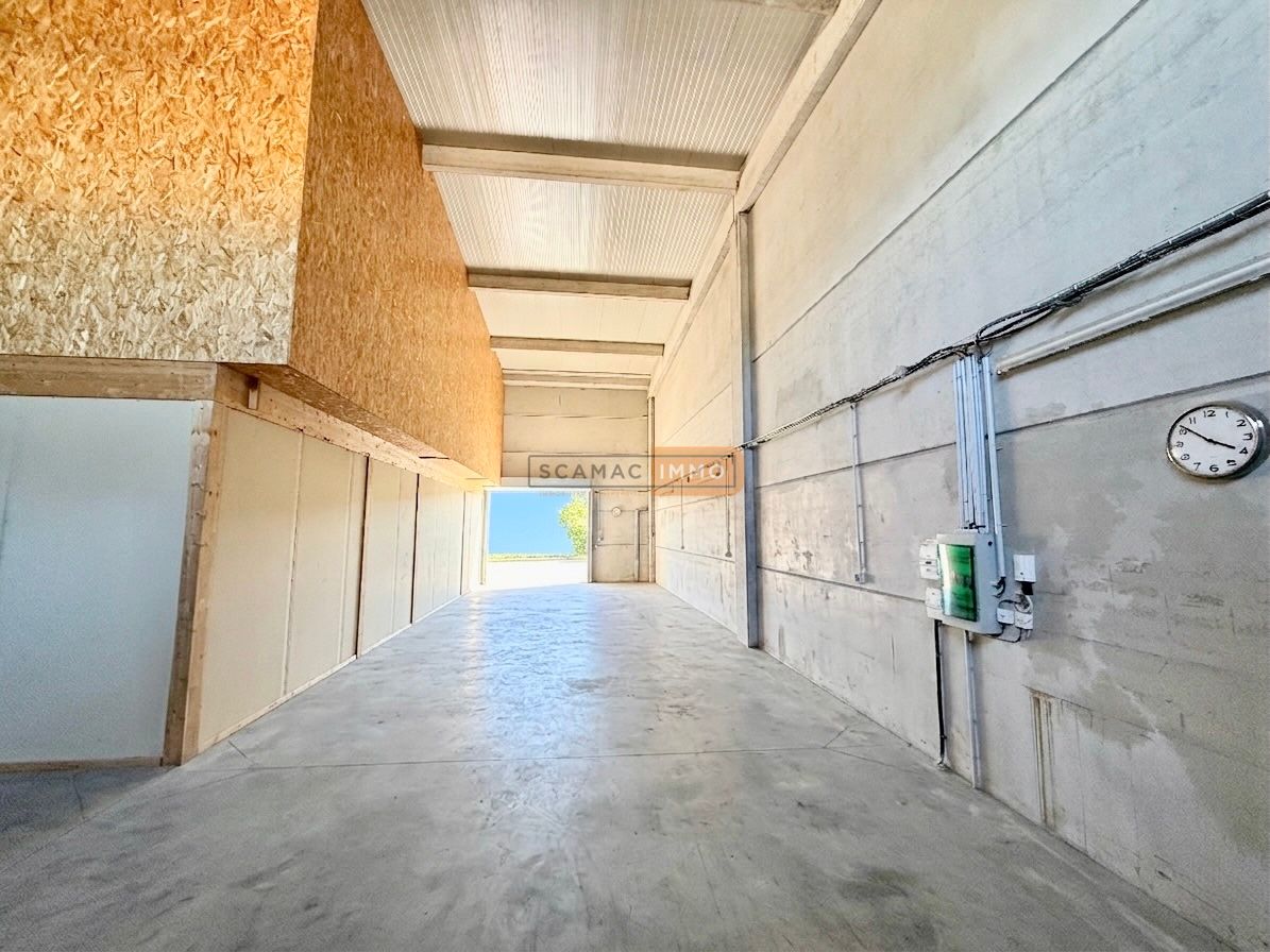 entrepôt de 120m², Le Muy (Var)