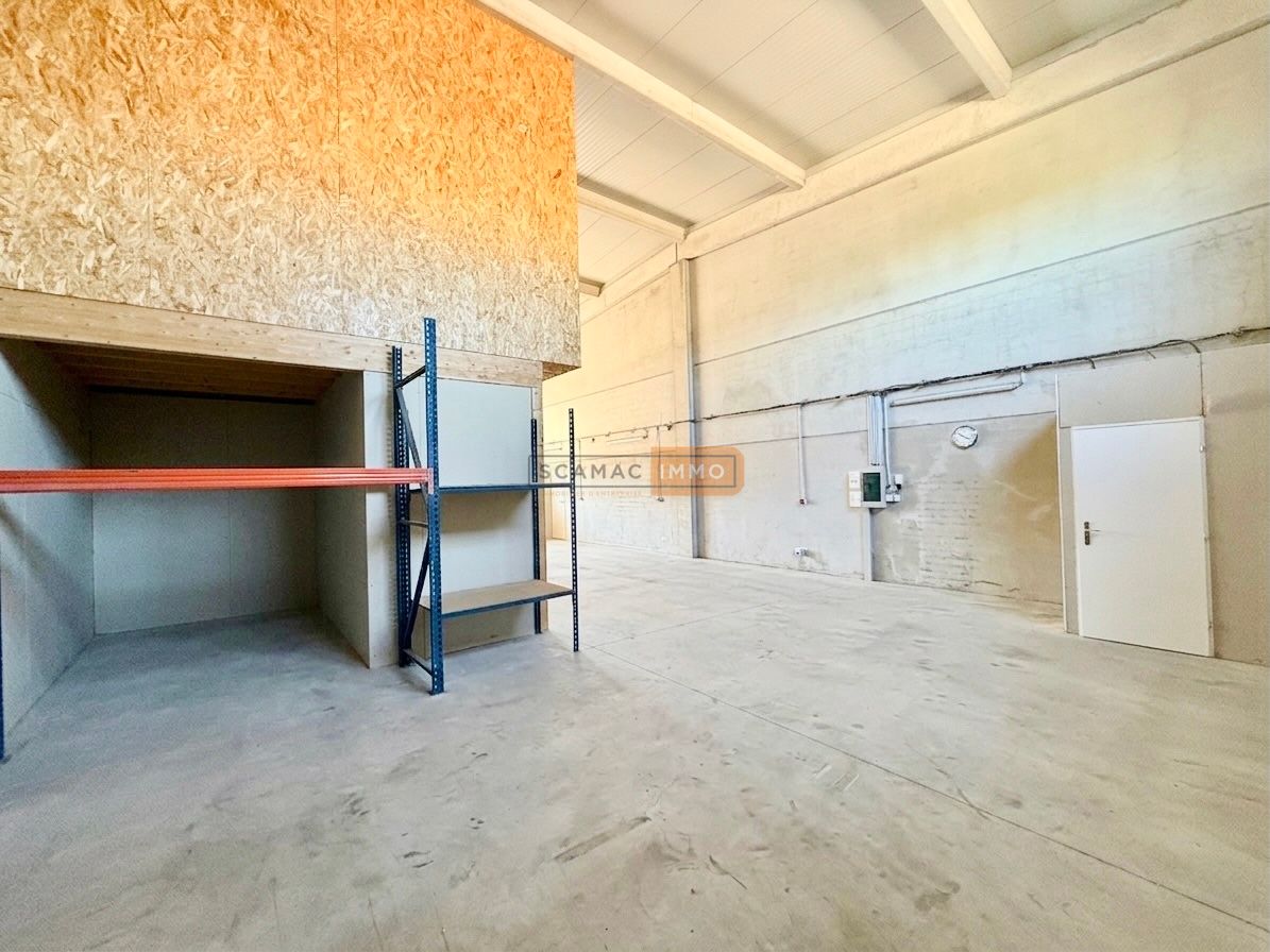 entrepôt de 120m², Le Muy (Var)