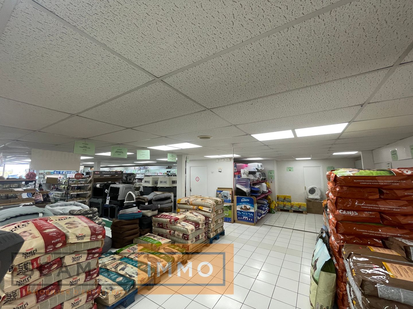 local commercial de 430m², Boissise-le-Roi (Seine-et-Marne)