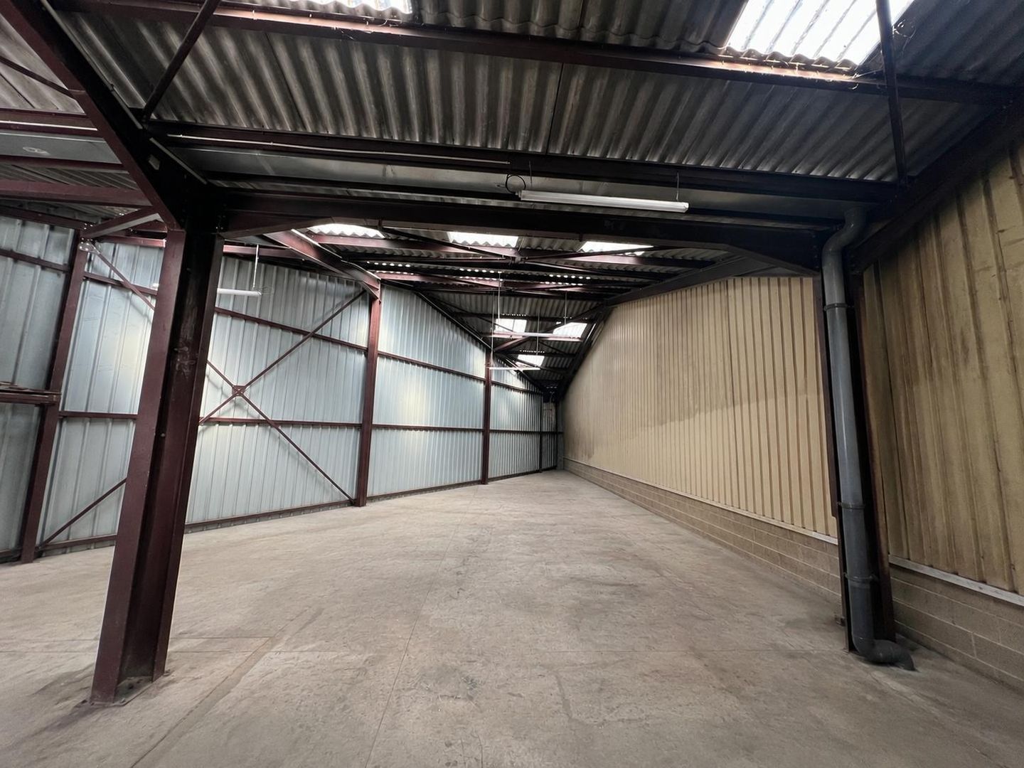 entrepôt de 185m², Saint-Soupplets (Seine-et-Marne)