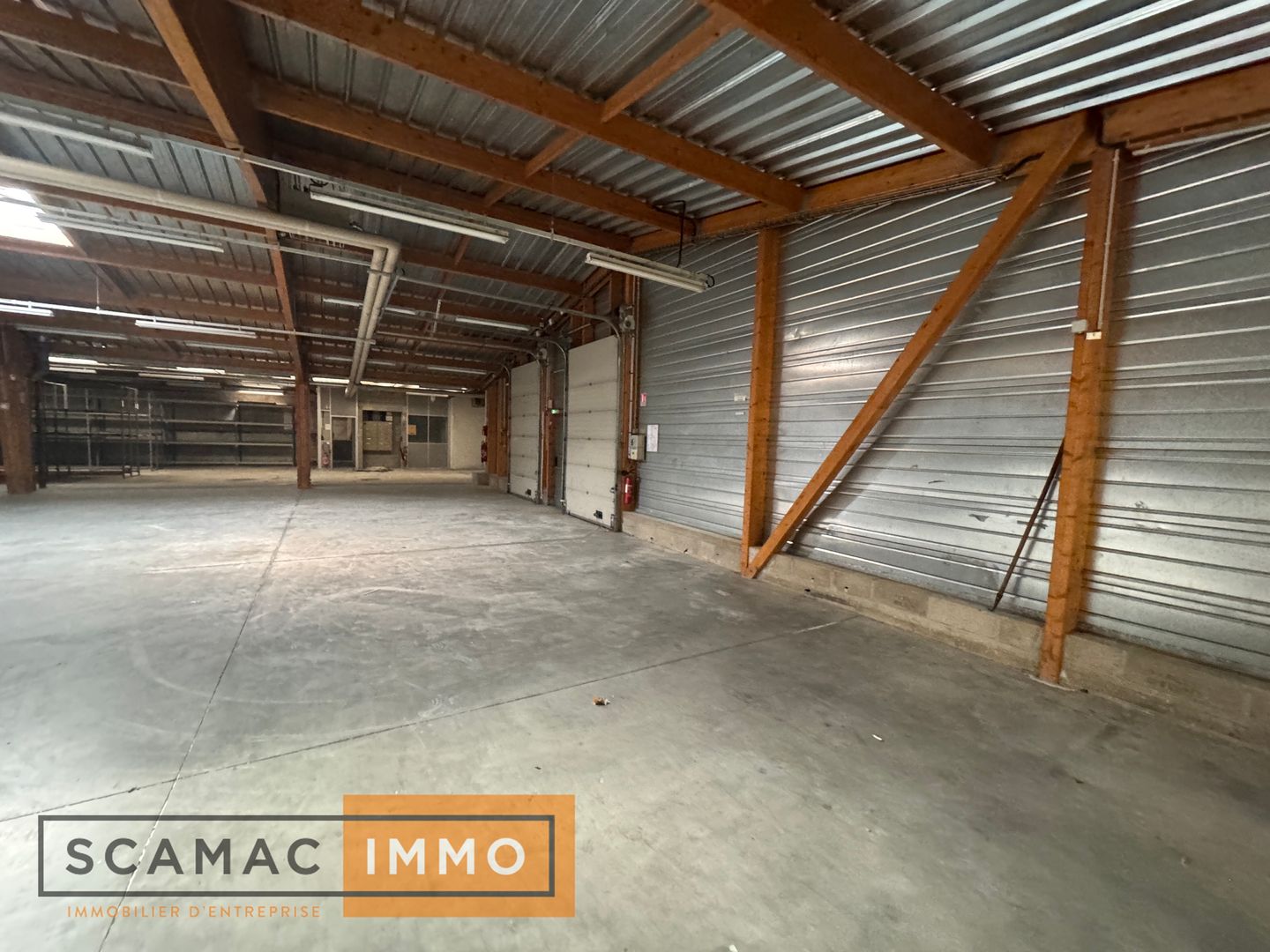 entrepôt de 1&nbsp;621m², Montlhéry (Essonne)