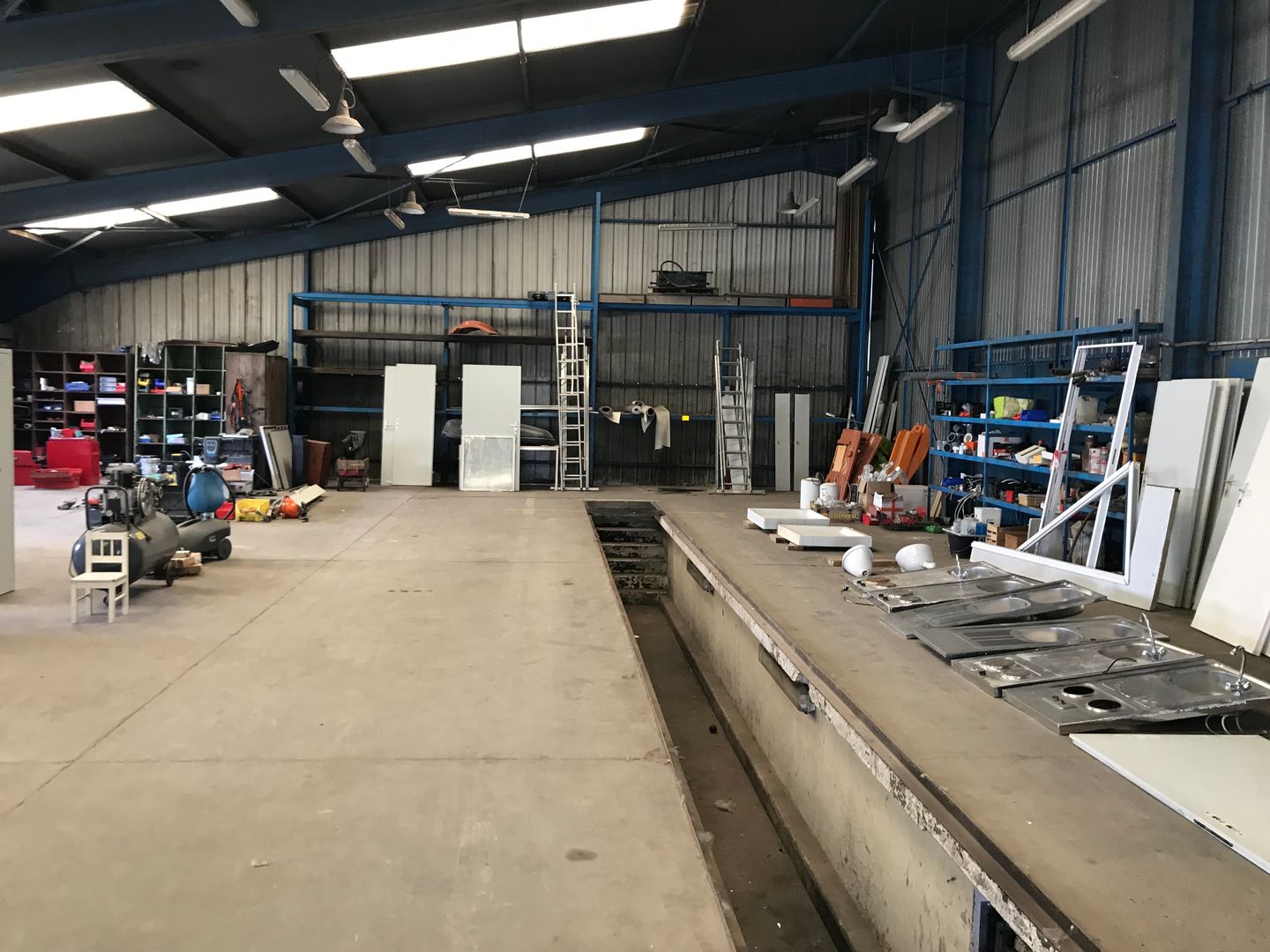 locaux mixtes de 415m², Saint-Escobille (Essonne)