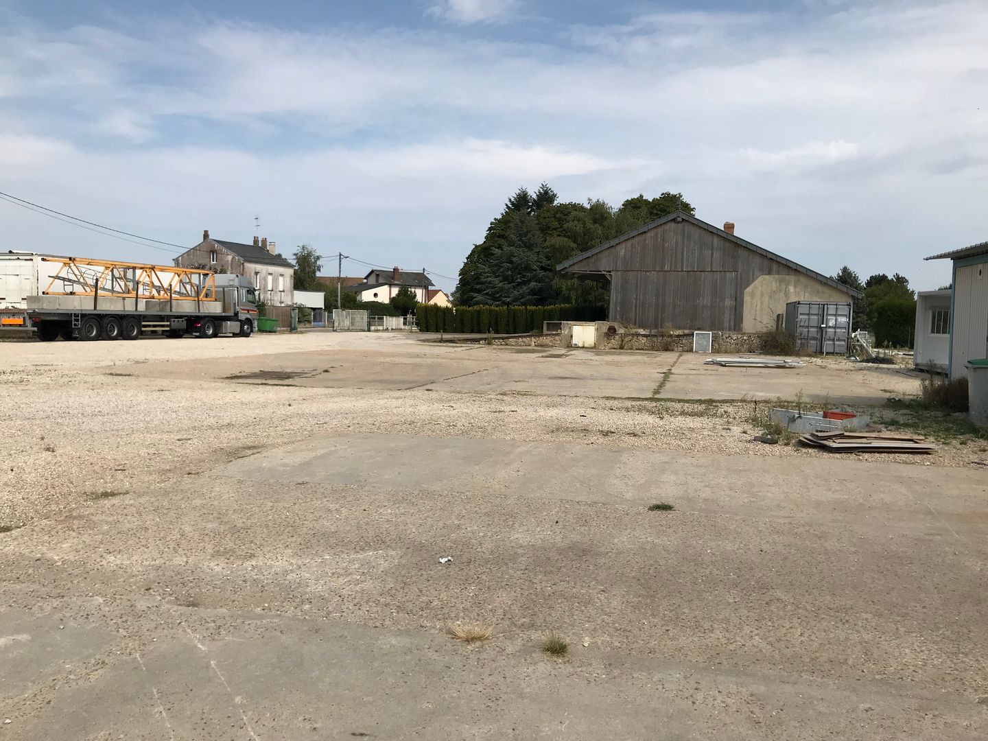 locaux mixtes de 415m², Saint-Escobille (Essonne)
