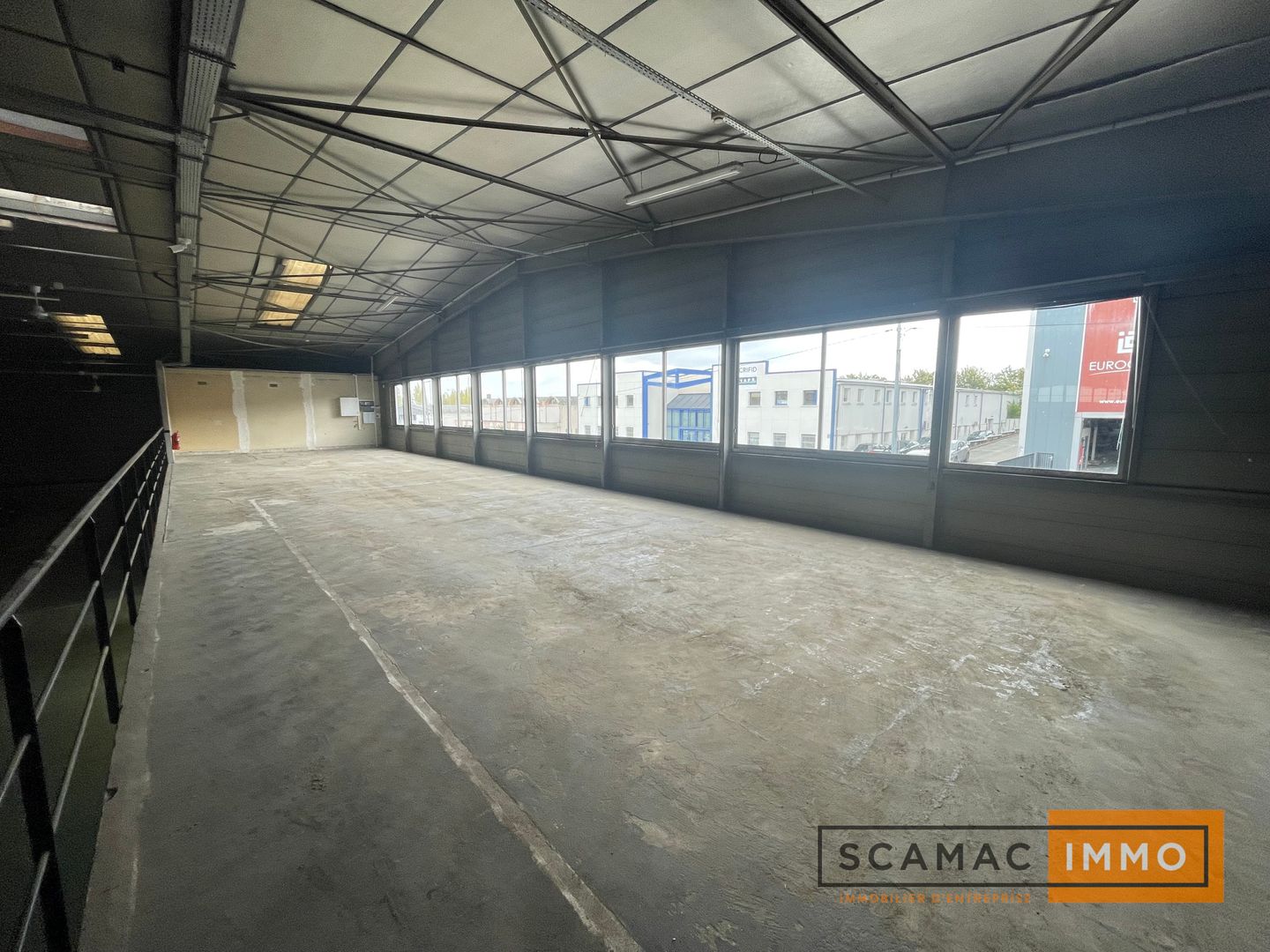 local d'activités de 2 233m², Morangis (Essonne)