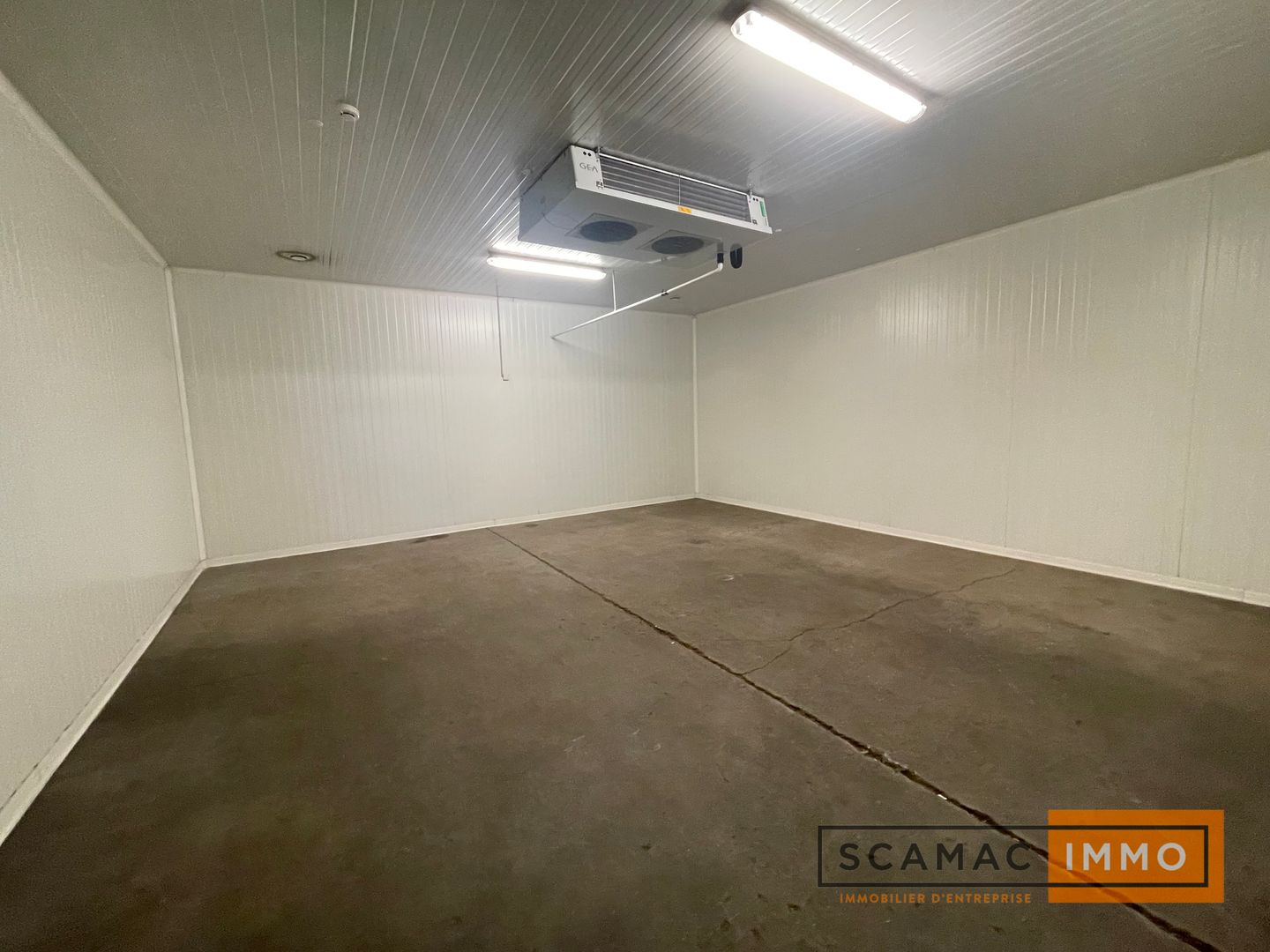 local d'activités de 2 233m², Morangis (Essonne)