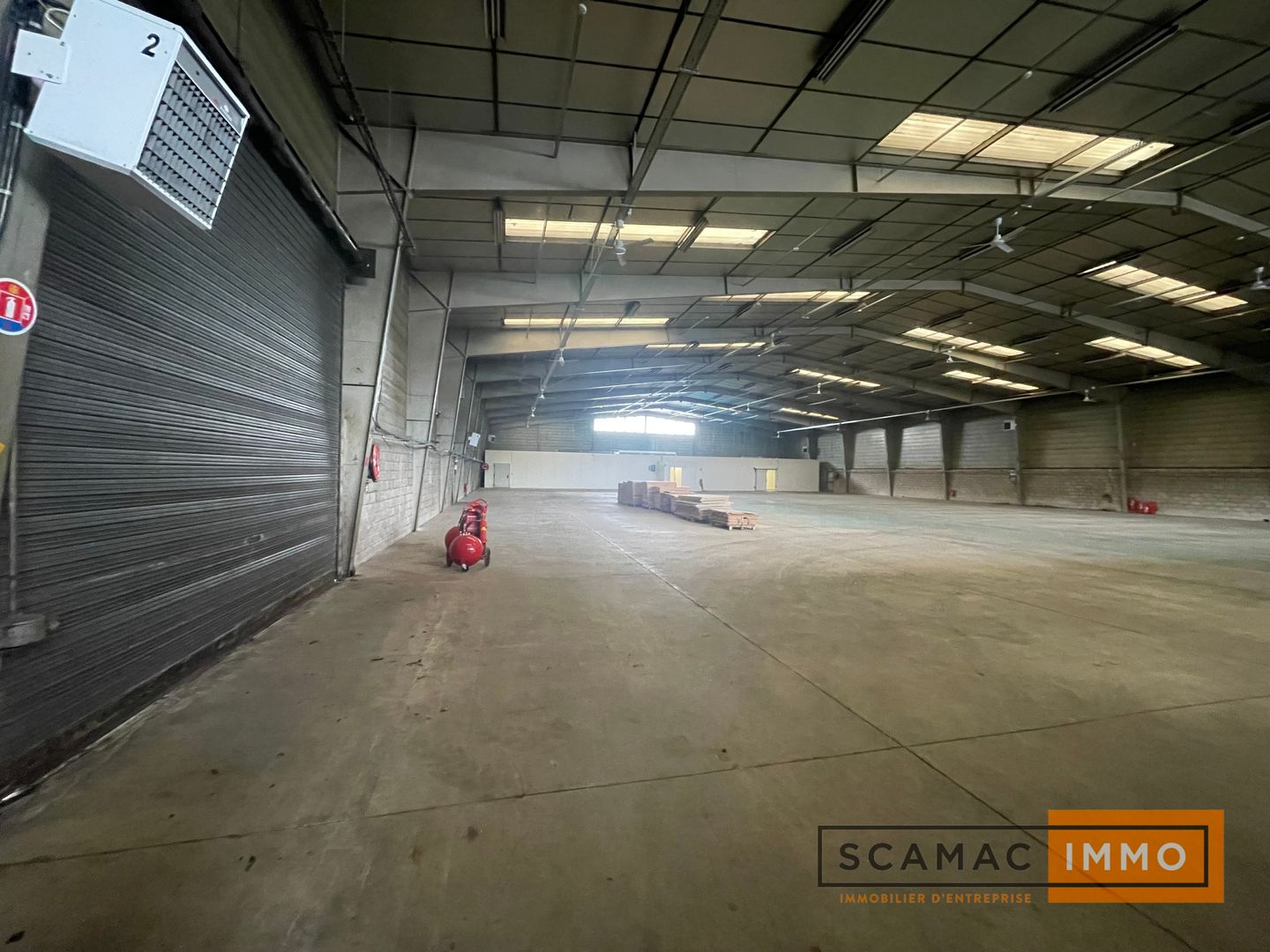 local d'activités de 2 233m², Morangis (Essonne)
