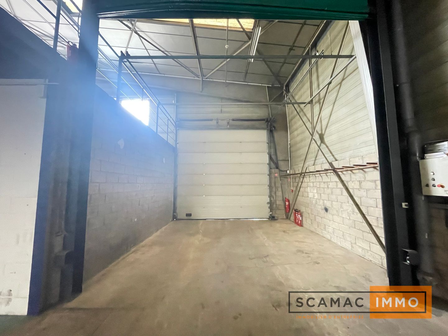 local d'activités de 2 233m², Morangis (Essonne)