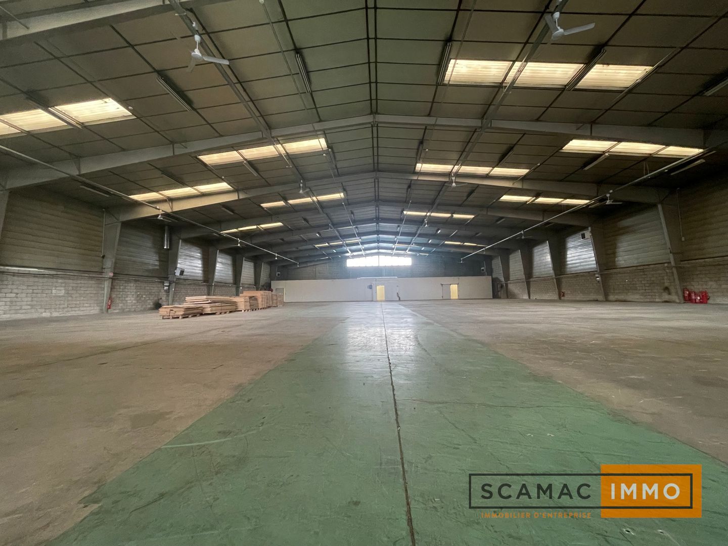 local d'activités de 2 233m², Morangis (Essonne)