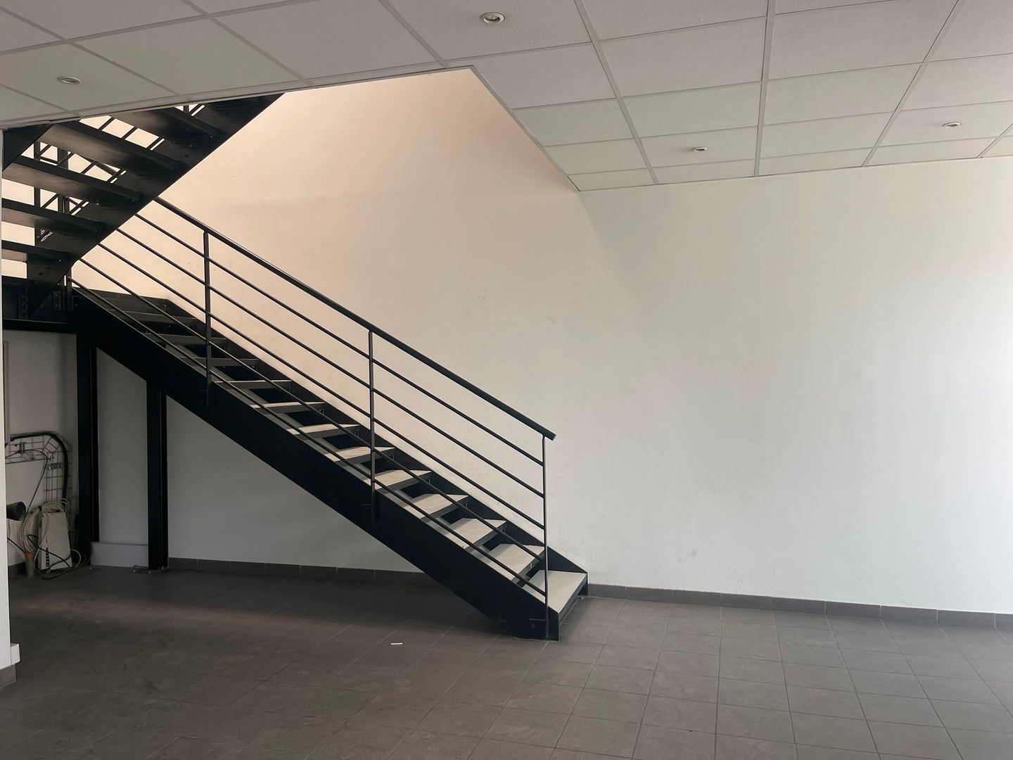 local d'activités de 476m², Stains (Seine-Saint-Denis)