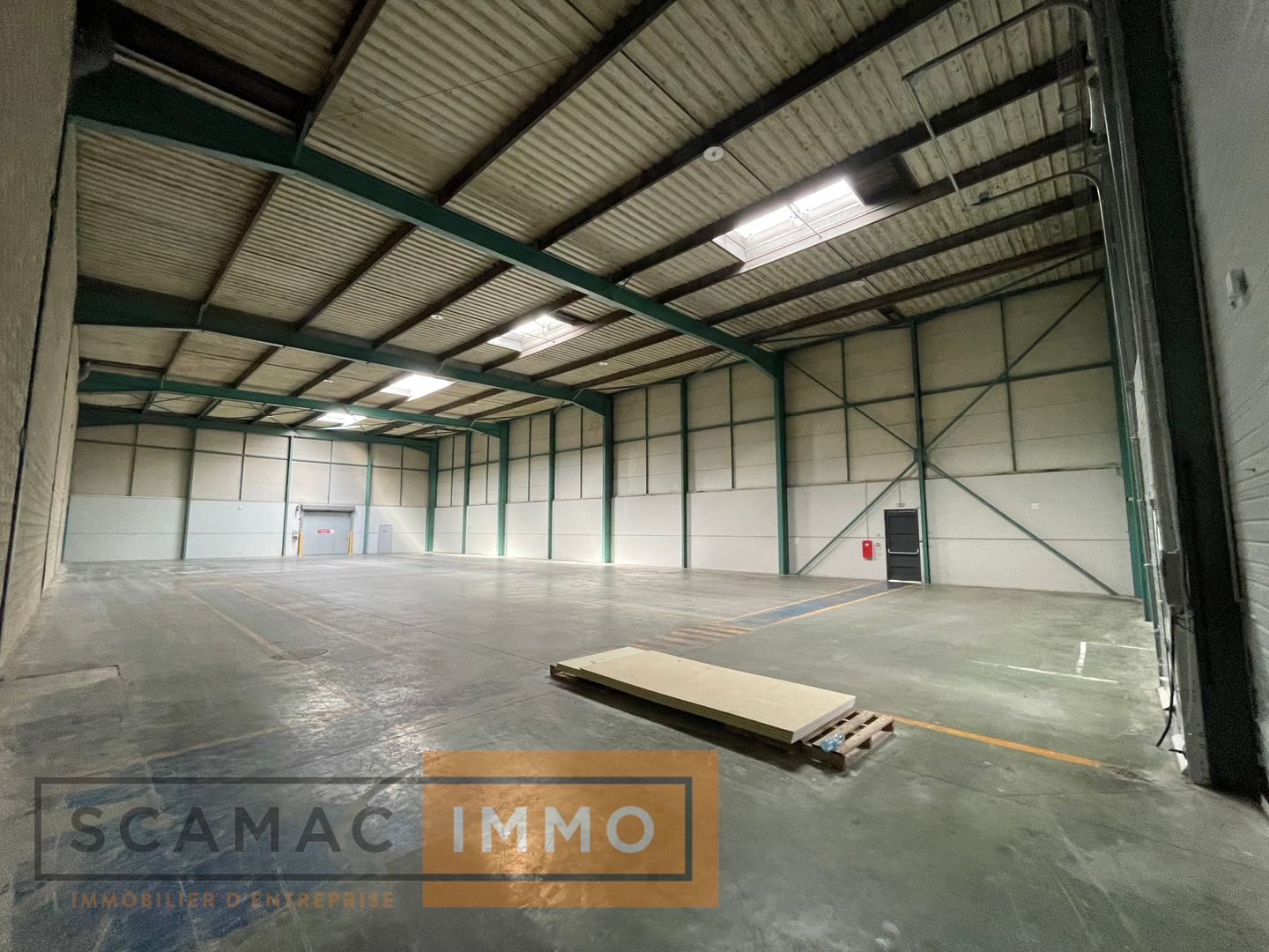 entrepôt de 824m², Lieusaint (Seine-et-Marne)