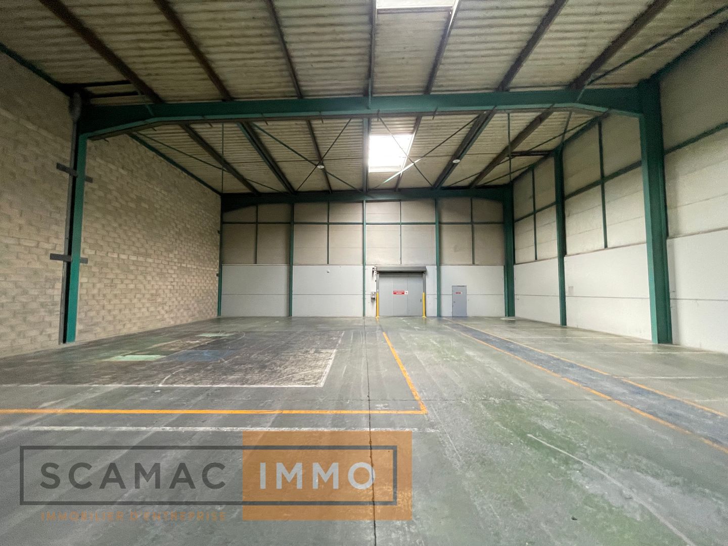 entrepôt de 824m², Lieusaint (Seine-et-Marne)