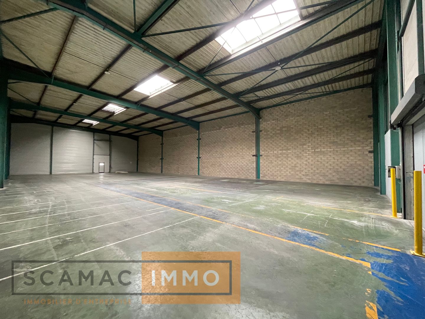entrepôt de 824m², Lieusaint (Seine-et-Marne)