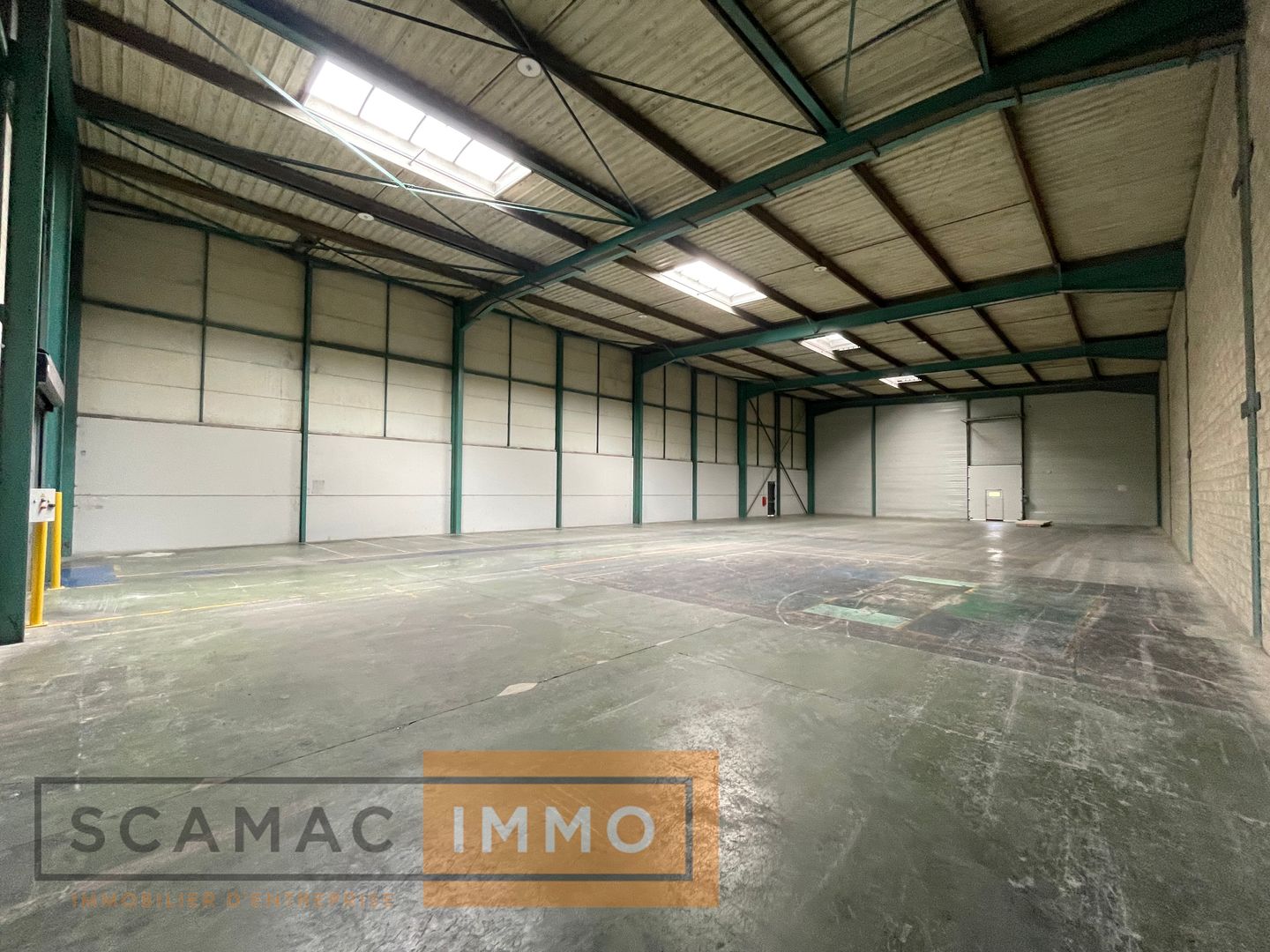 entrepôt de 824m², Lieusaint (Seine-et-Marne)