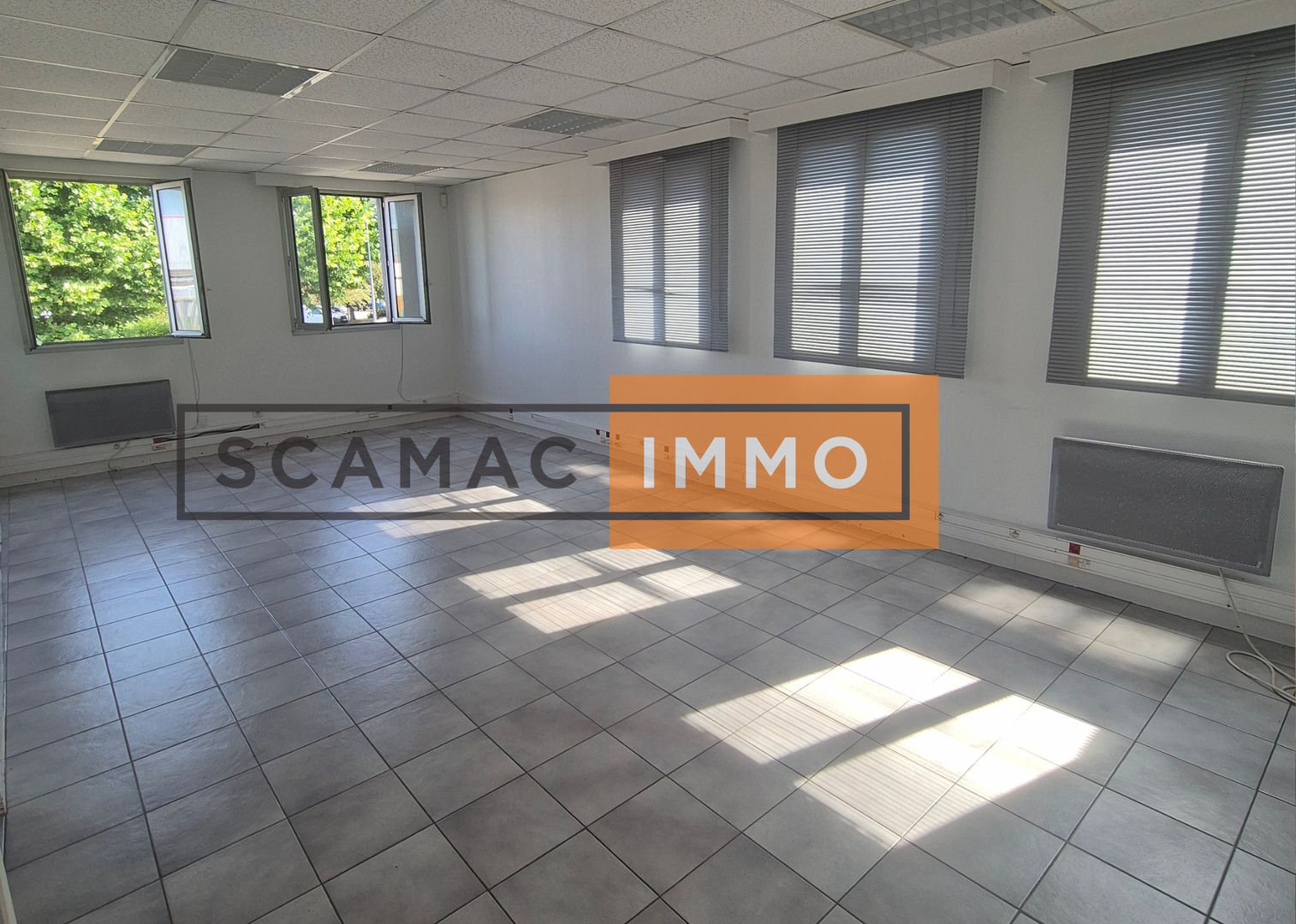 locaux mixtes de 420m², Mitry-Mory (Seine-et-Marne)
