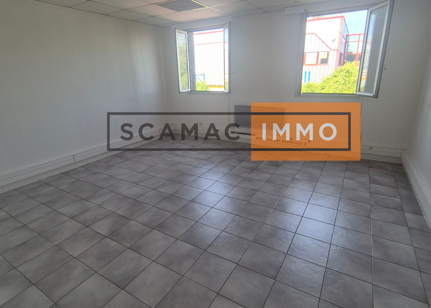 locaux mixtes de 420m², Mitry-Mory (Seine-et-Marne)