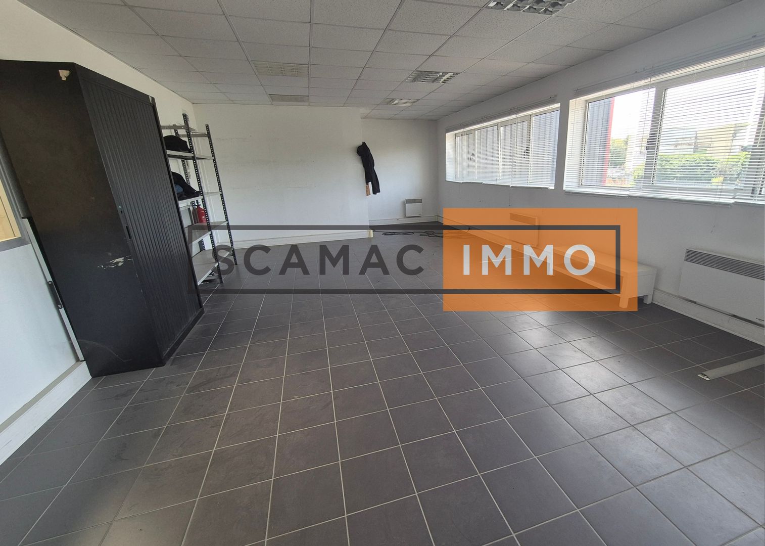 locaux mixtes de 155m², Moussy-le-Neuf (Seine-et-Marne)