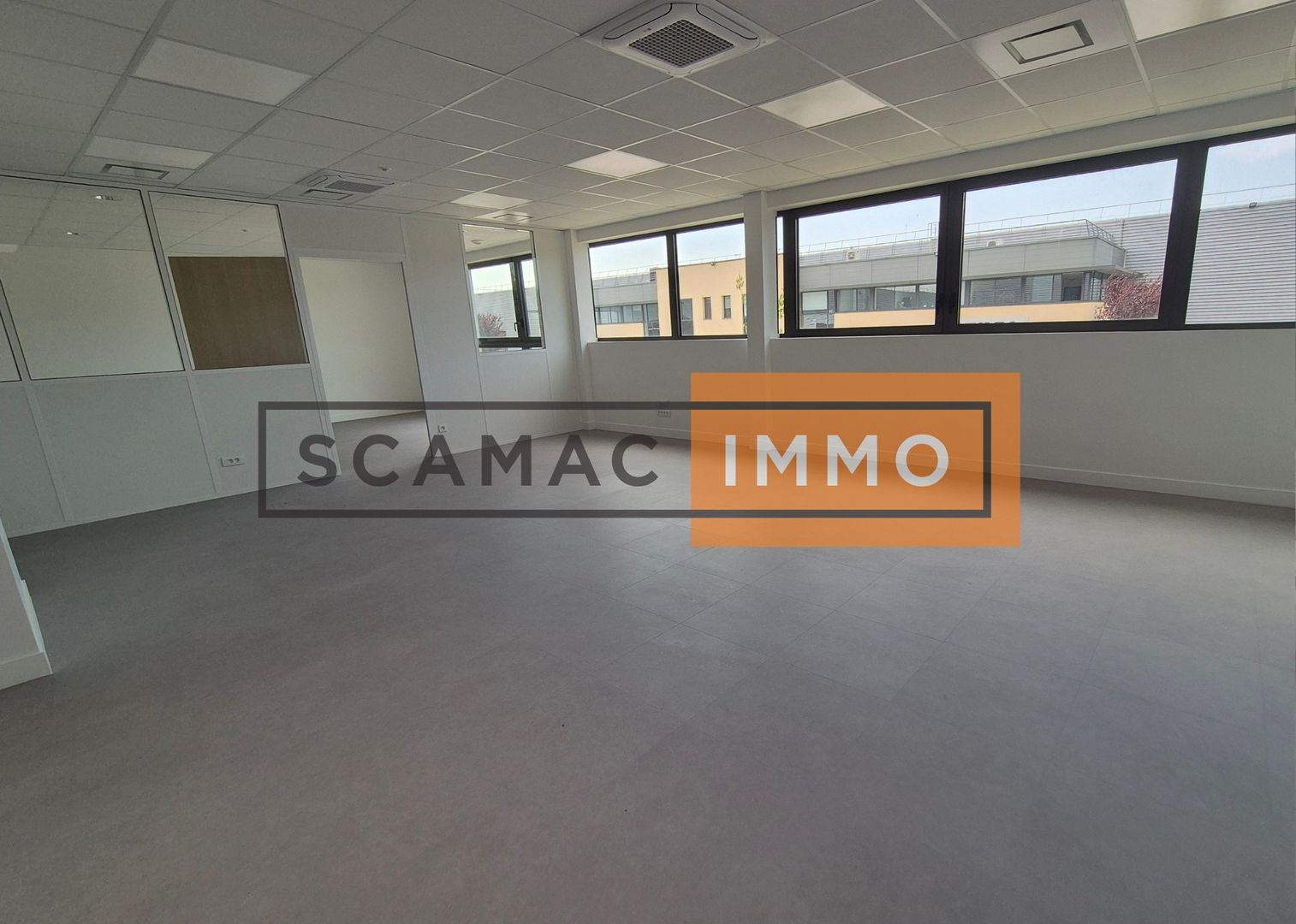 local d'activités de 766m², Le Mesnil-Amelot (Seine-et-Marne)