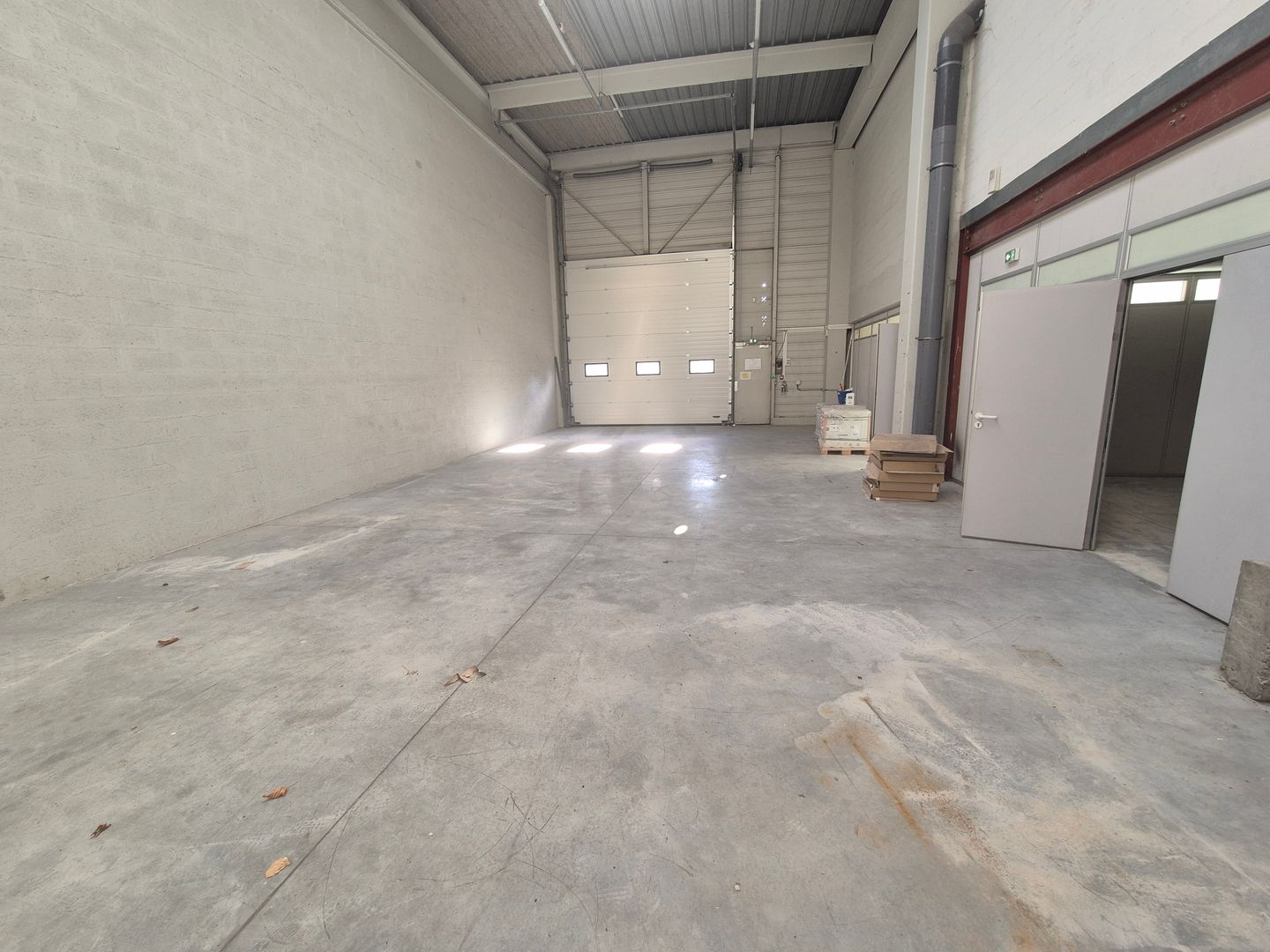 local d'activités de 1 040m², Le Mesnil-Amelot (Seine-et-Marne)
