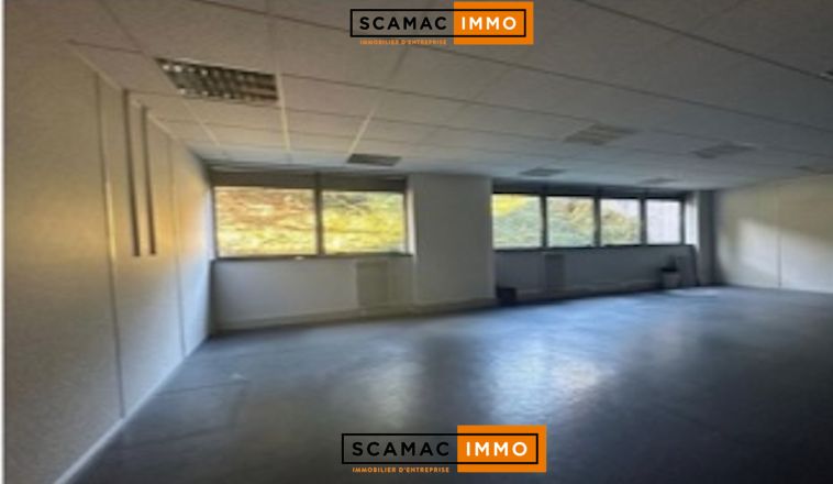 locaux mixtes de 206m², Les Ulis (Essonne)