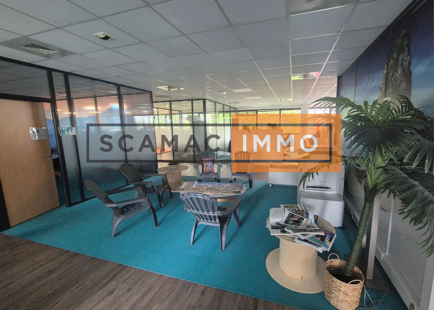 locaux mixtes de 1 378m², Roissy-en-France (Val-d'Oise)