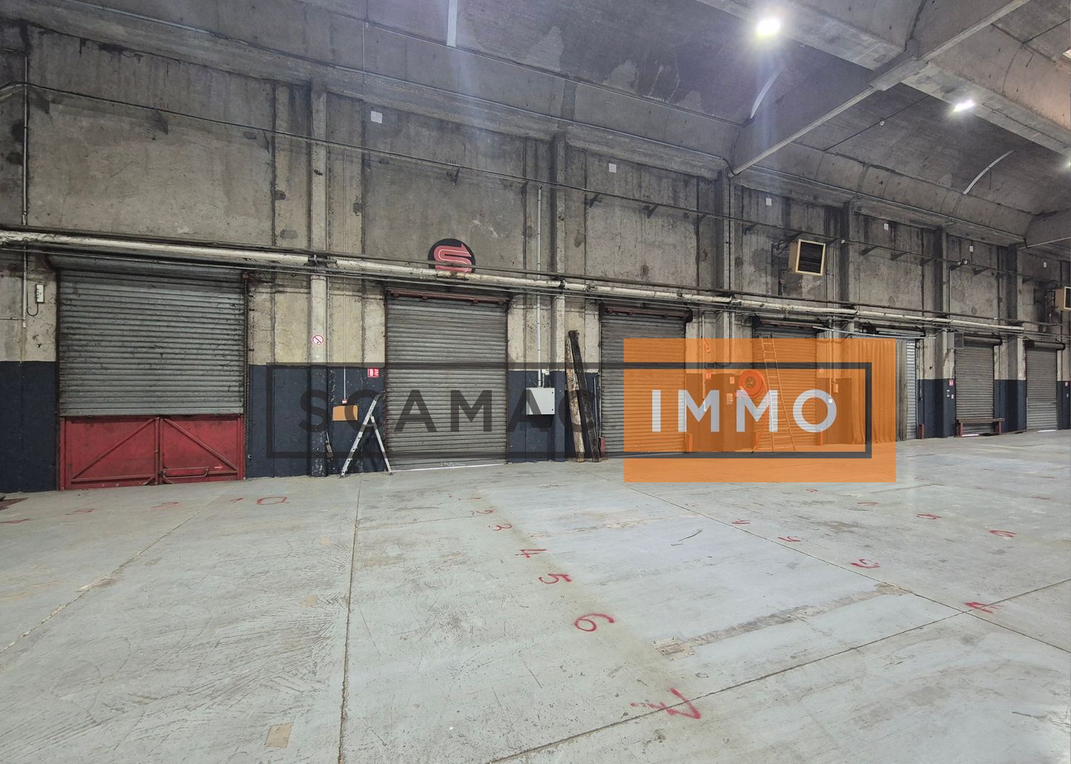 locaux mixtes de 2 100m², Gonesse (Val-d'Oise)
