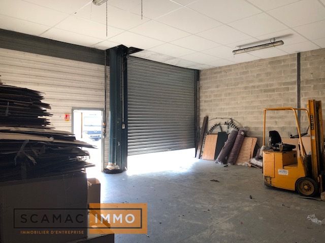 local d'activités de 238m², Vaux-le-Pénil (Seine-et-Marne)