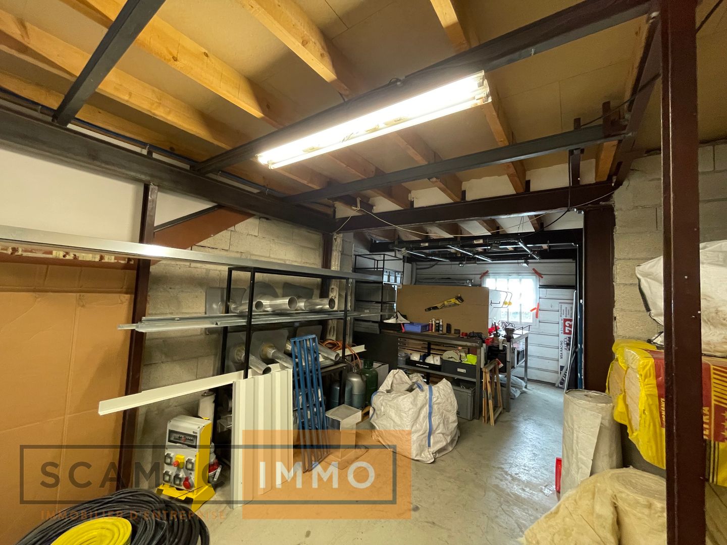 local d'activités de 238m², Vaux-le-Pénil (Seine-et-Marne)