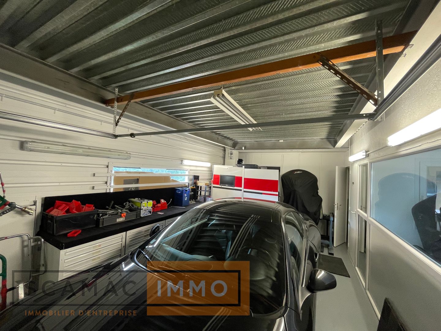 local d'activités de 238m², Vaux-le-Pénil (Seine-et-Marne)