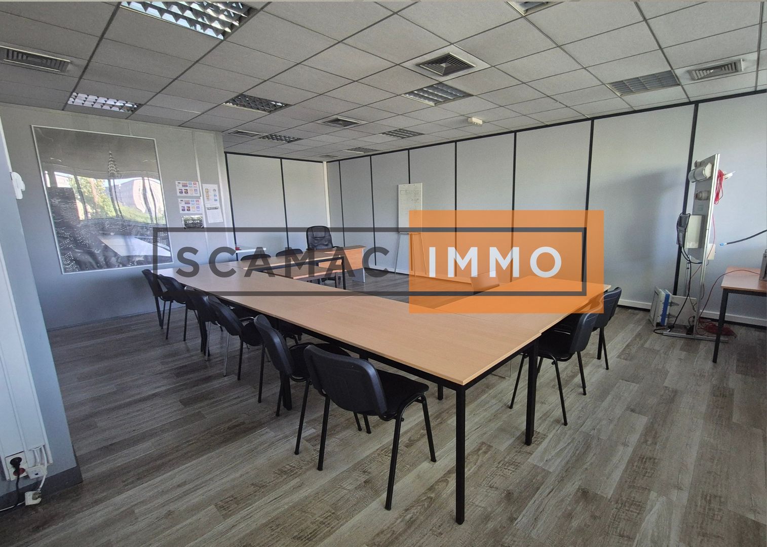bureau de 1 384m², Roissy-en-France (Val-d'Oise)