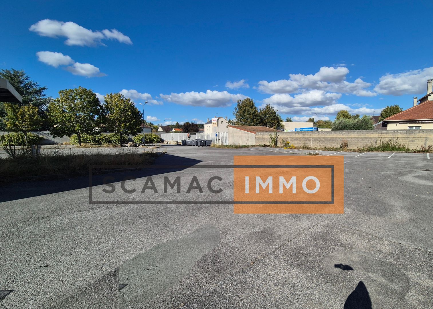 local commercial de 1 400m², Saint-Mard (Seine-et-Marne)