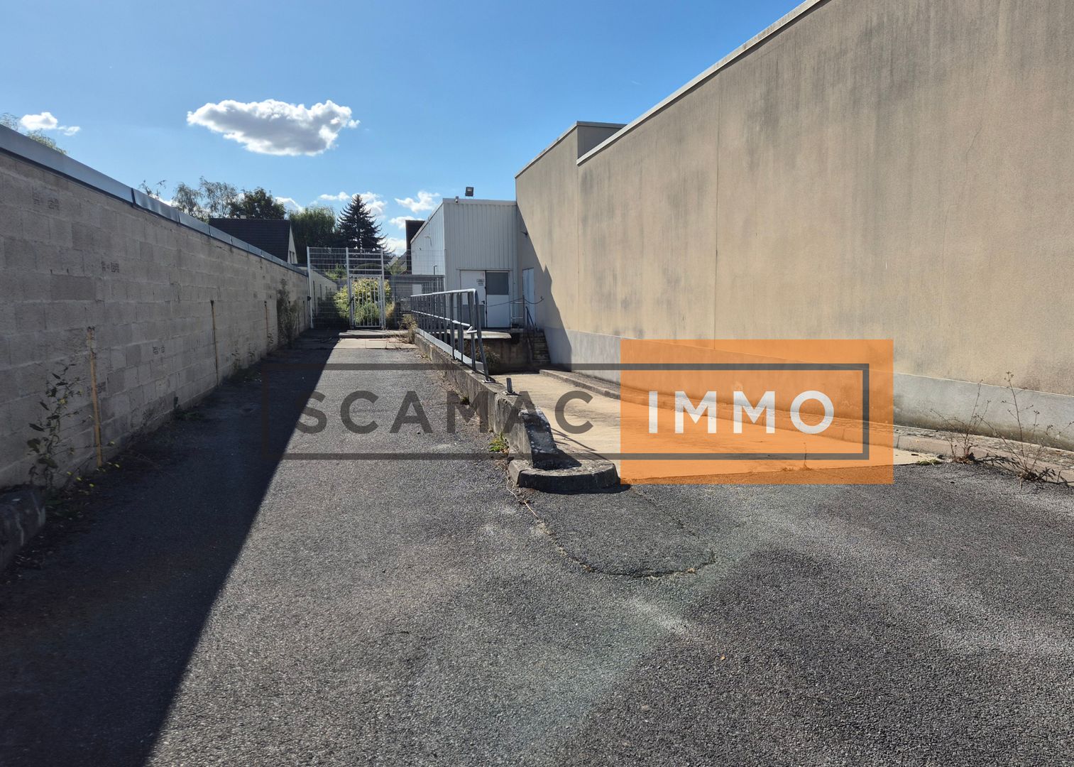 local commercial de 1 400m², Saint-Mard (Seine-et-Marne)