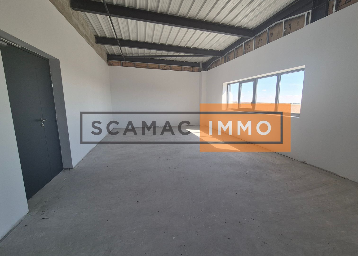 bureau de 180m², Le Mesnil-Amelot (Seine-et-Marne)