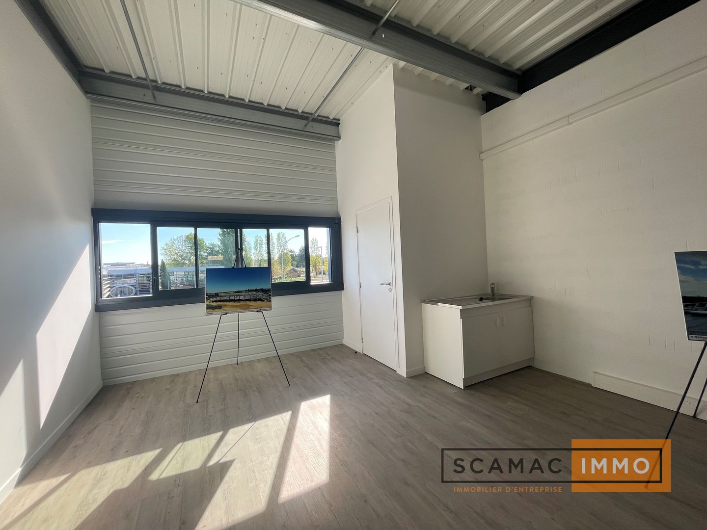 entrepôt de 120m², Morangis (Essonne)