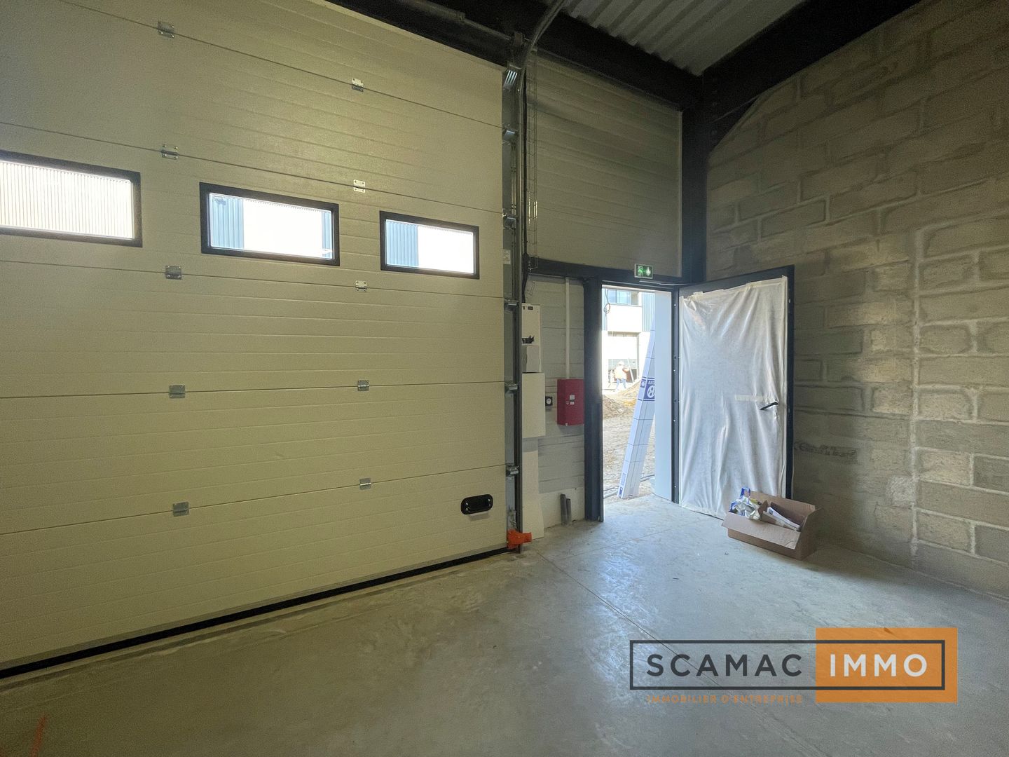 entrepôt de 120m², Morangis (Essonne)