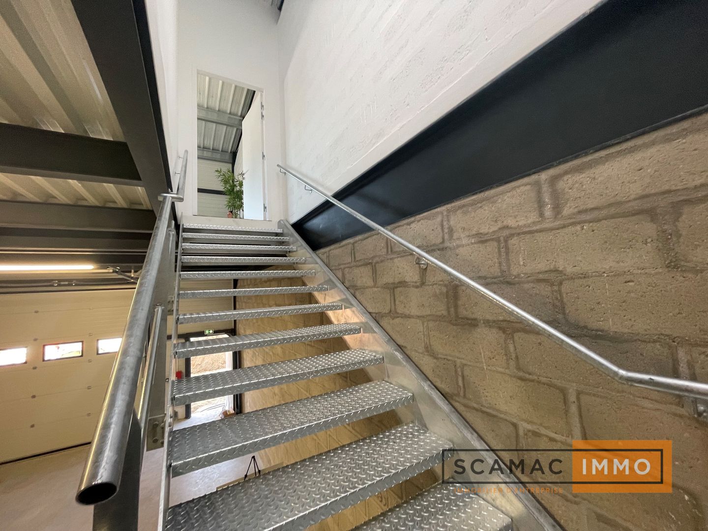 entrepôt de 120m², Morangis (Essonne)