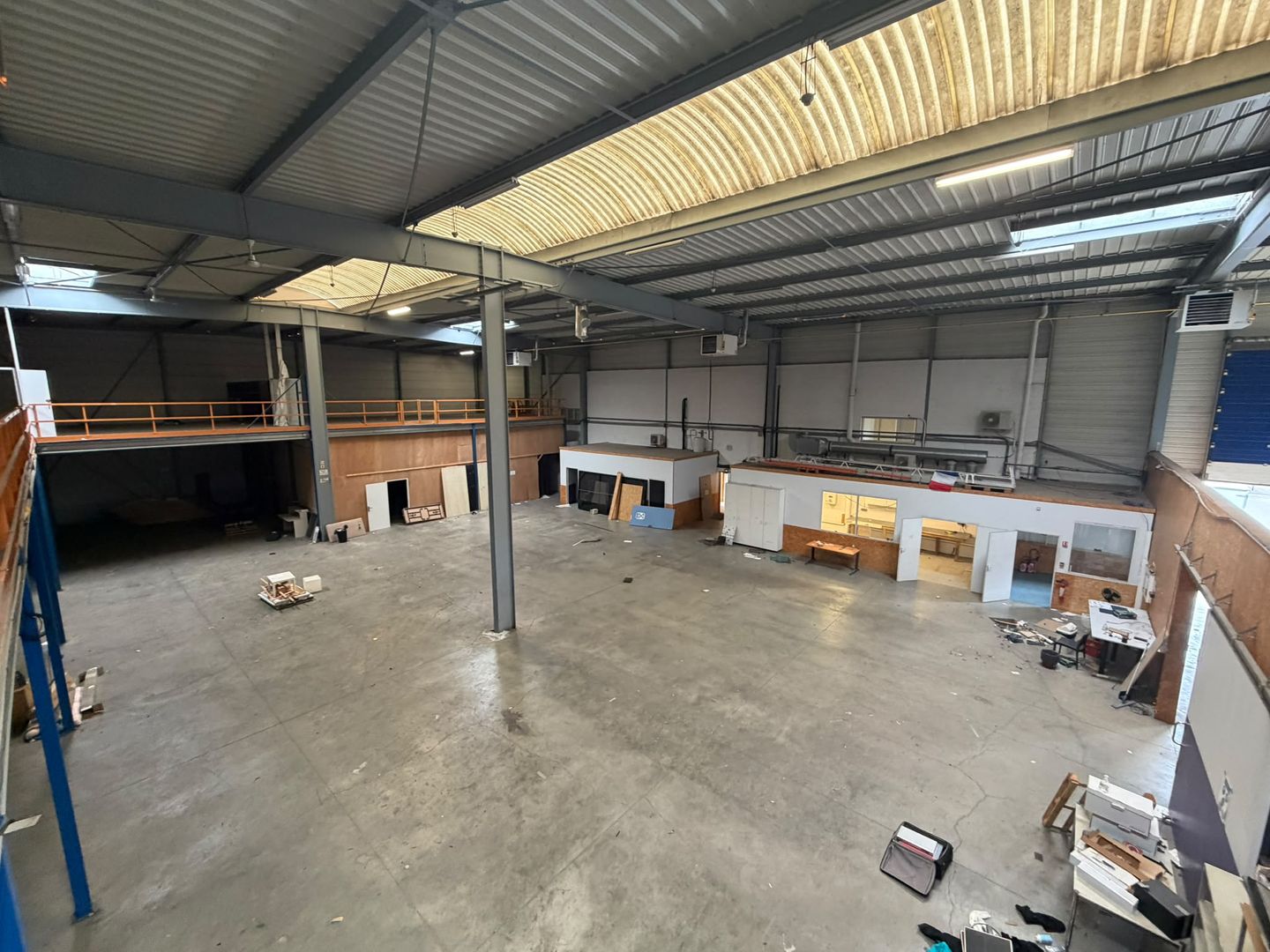 local d'activités de 2 404m², Stains (Seine-Saint-Denis)