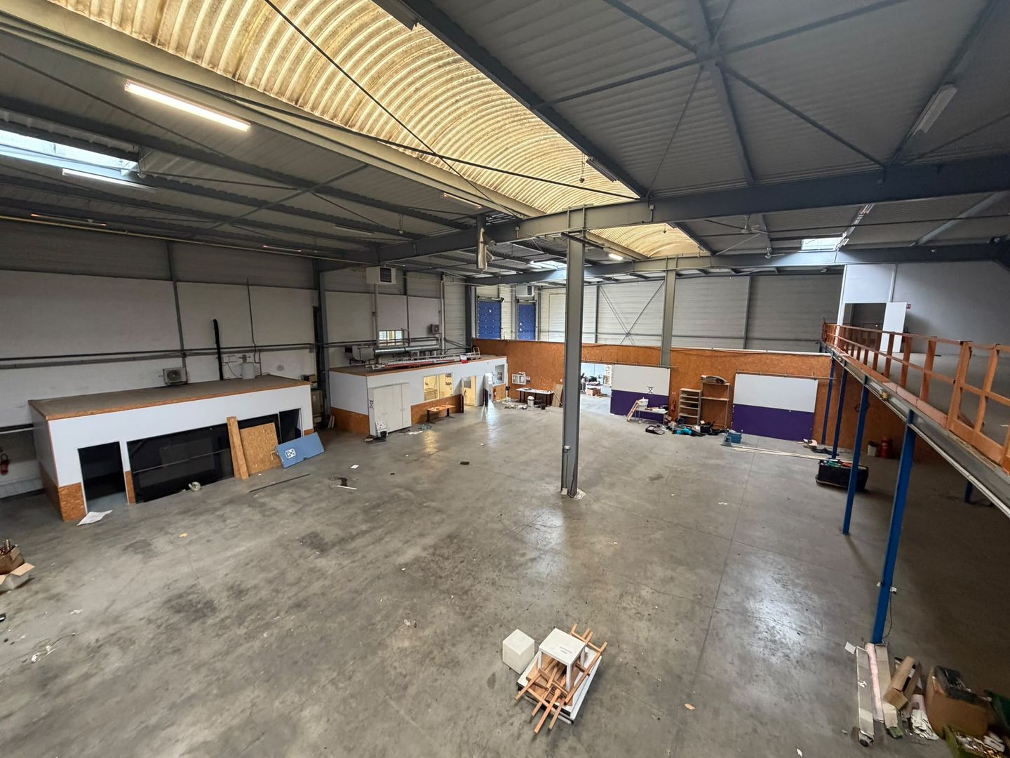 local d'activités de 2 404m², Stains (Seine-Saint-Denis)
