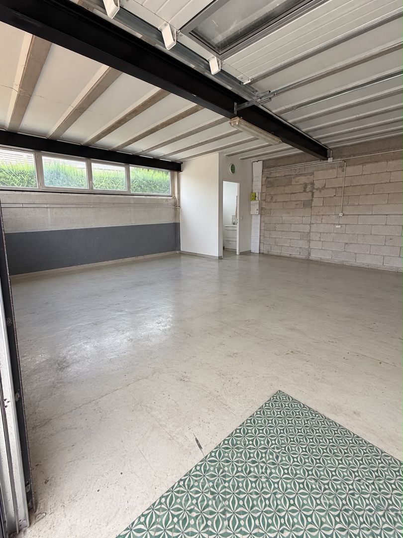 entrepôt de 100m², Méry-sur-Oise (Val-d'Oise)