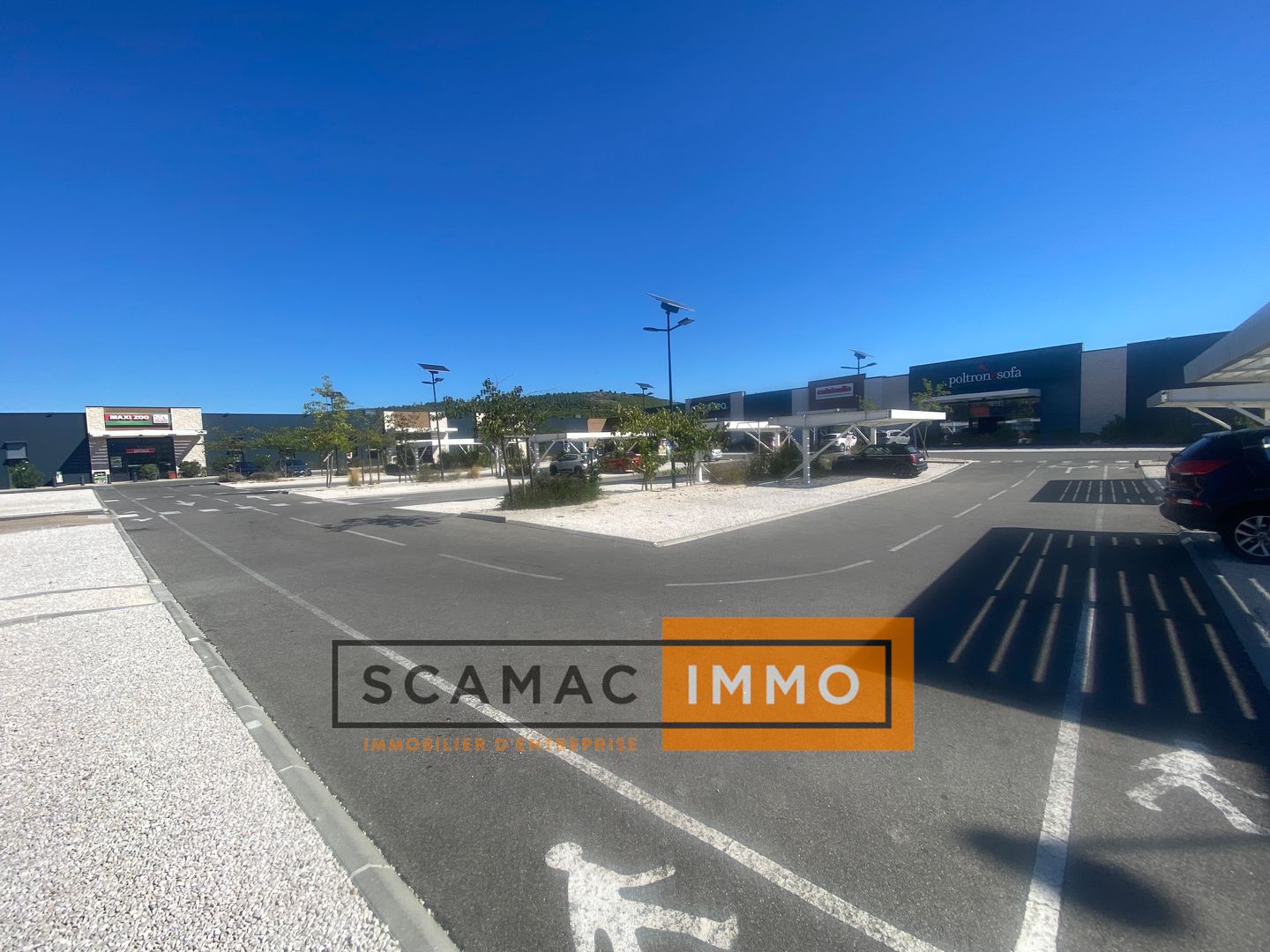 local commercial de 954m², Saint-Mitre-les-Remparts (Bouches-du-Rhône)