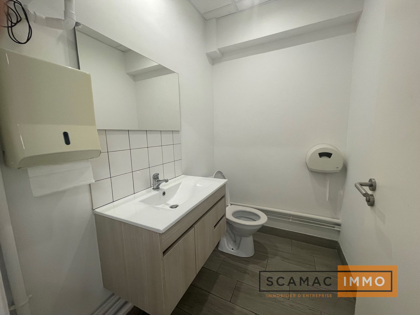 local d'activités de 391m², Plaisir (Yvelines)